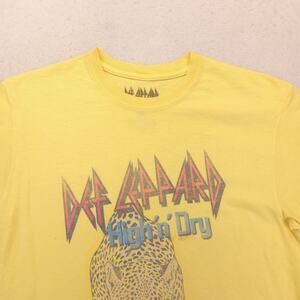 Def Leppard High N Dry Band Crew Neck T Shirt Adult Mens Size Medium M Yellow